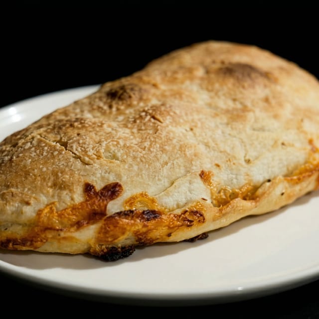 Calzone Quattro Formaggi.